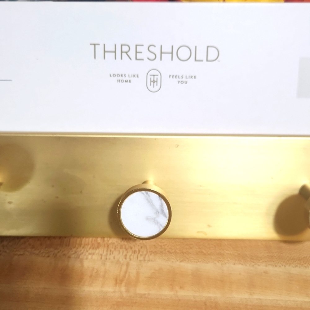 THRESHOLD HOOK RACK - Picture 2 of 9